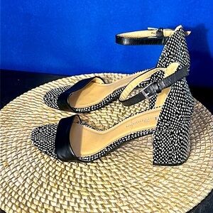 Women’s CL by Laundry Jody Ankle Strap Black & White Heeled Sandal Size 10
